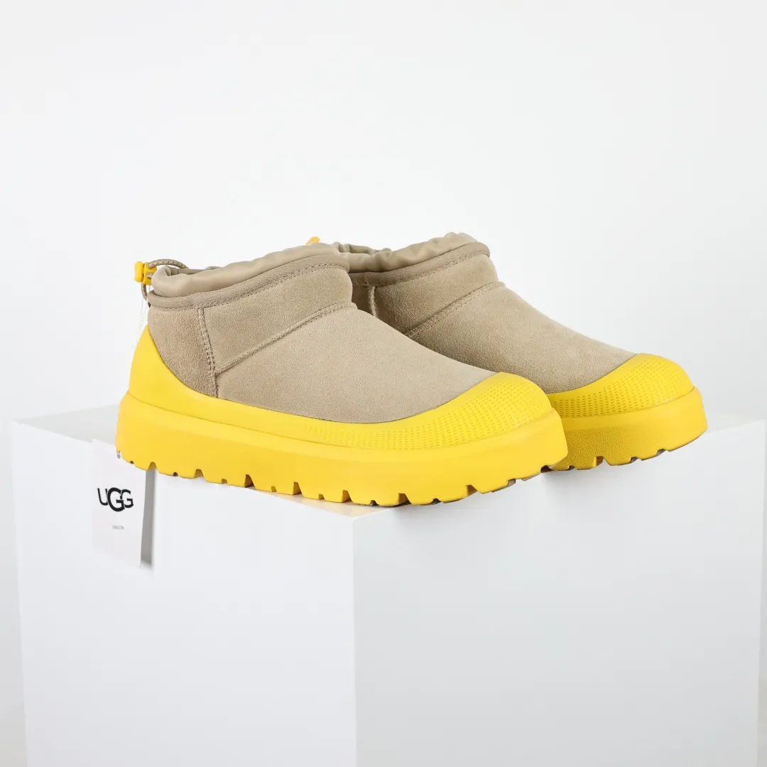 Copy price 💰700 Core recommendation Good price It is a very suitable choice for home furnishings. In recent years, uug has launched a series of styles, which are partial to the preferences of young consumers and have also moved to the forefront of fashion trends. Shoe body material: water-repellent coated suede upper, 17mm UGGPURE™ implantable wool insole, lightweight non-slip and comfortable rubber outsole, with brand LOGO and trademark. Comes with a full set of packaging. Size: 35 36 37 38 3940 41 42 43 44 45